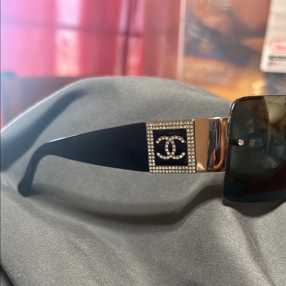CHANEL VINTAGE BLACK AND CRYSTAL CC’s on the side